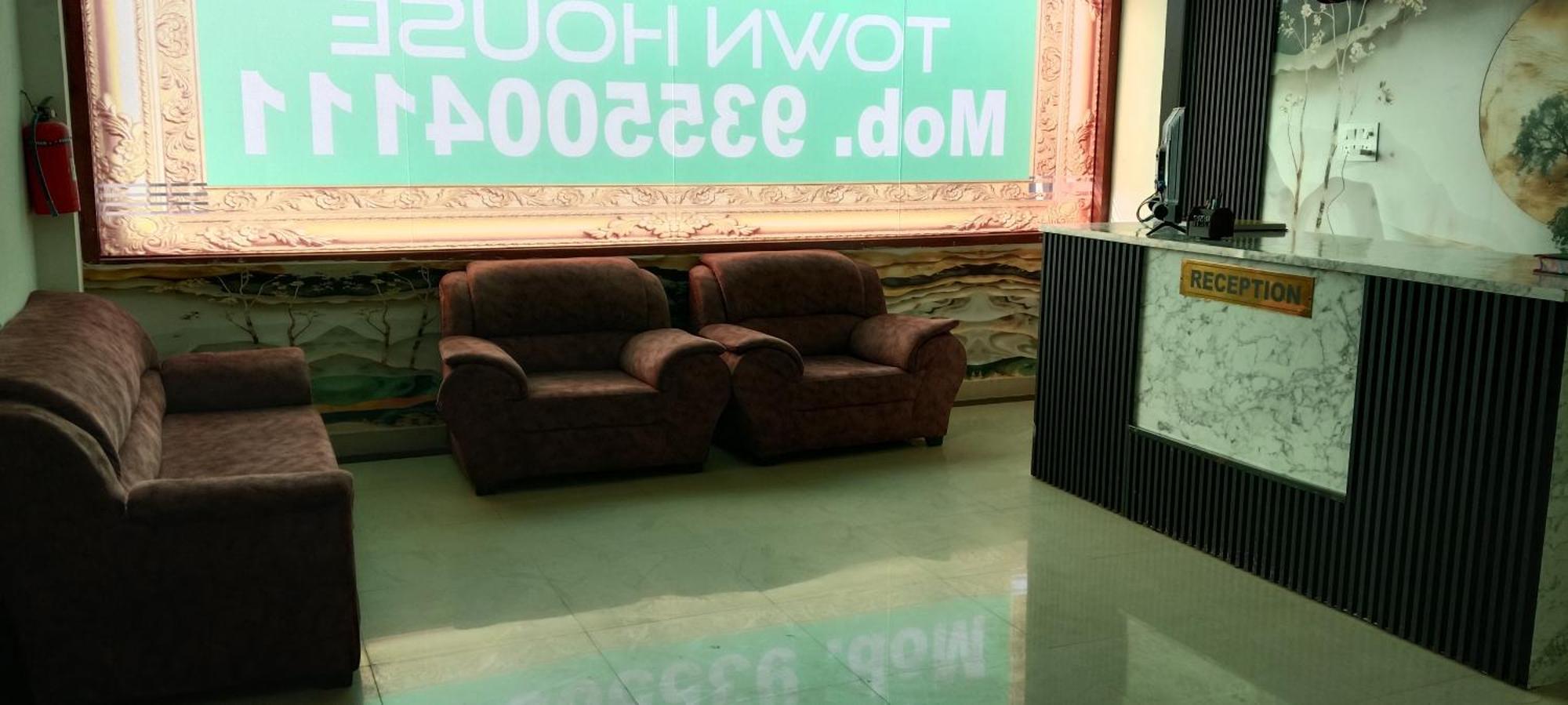 Hotel Blue Heaven Oyotownhouse Ghaziabad Exterior photo